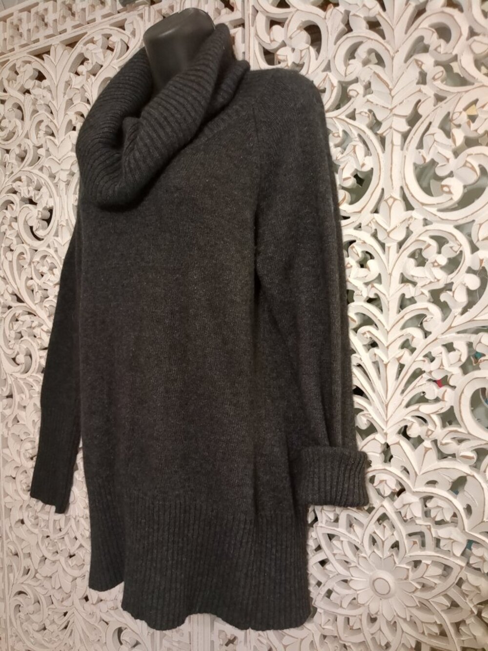L โโ๐ฌ Long Sleeve Cowl Neck Grey Sweater - Picture 4 of 14